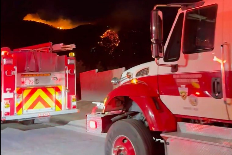 Canyon Crest Fire prompts evacuation warning in California's Riverside ...