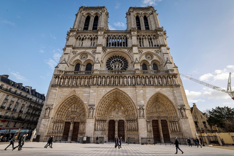 Gesamtansicht von Notre-Dame.