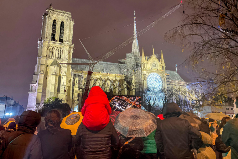 People outside the cathedral.