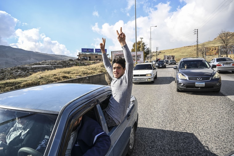 Syrians in Lebanon flock to Masnaa Border Crossing to return home