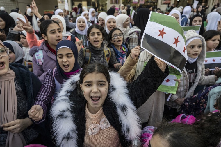 Syrians in Lebanon flock to Masnaa Border Crossing to return home