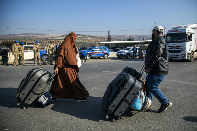 Syrians at the Turkish border