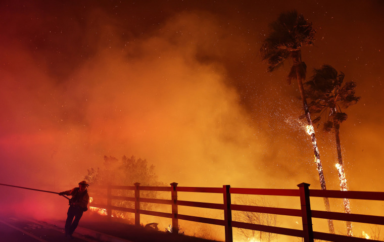 Franklin Fire is spreading quickly 5 miles north of downtown Malibu