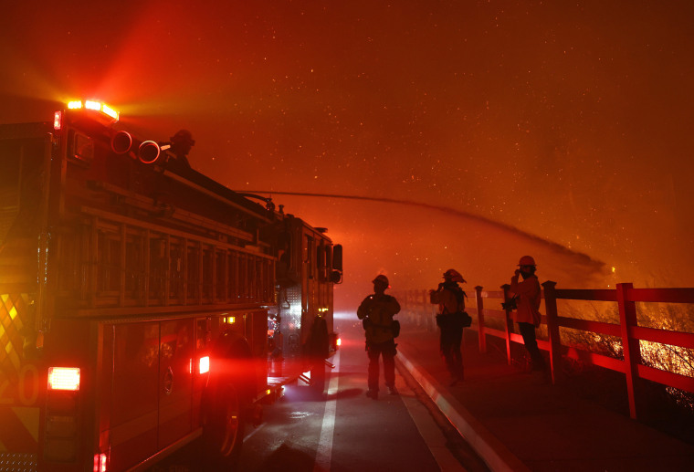 Franklin Fire is spreading quickly 5 miles north of downtown Malibu