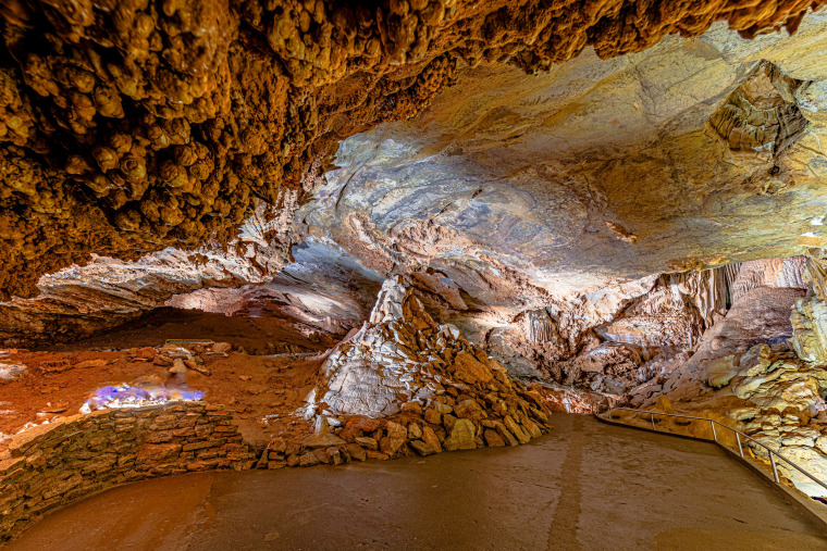 Cúpula das Cavernas Konprussia.