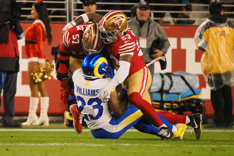 49ers linebackers Dre Greenlaw (57) and Dee Winters bring down Los Angeles Rams running back Kyren Williams