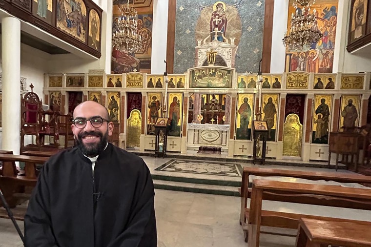 Padre Rafat Abul Nasser, pároco da Igreja Nossa Senhora de Damasco.