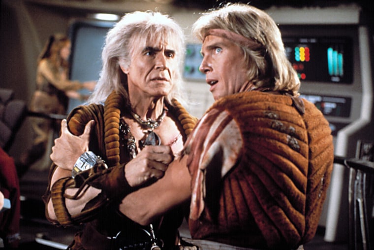 Ricardo Montalban, links, en Judson Scott binnen "Star Trek II: De toorn van Khan."