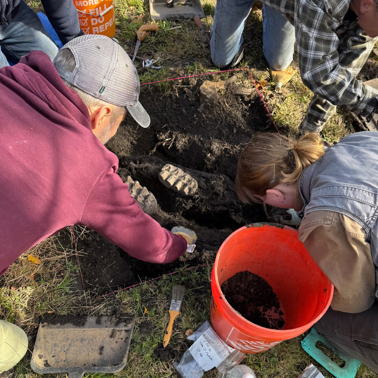 Whole mastodon jaw fossil present in New York yard