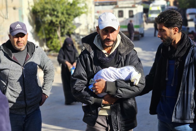 The displaced Fasih family, living in a makeshift tent in the Al-Mawasi, lost their two-week-old baby, Sile, due to the freezing conditions.