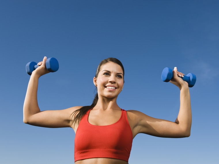 woman lifting hand weights