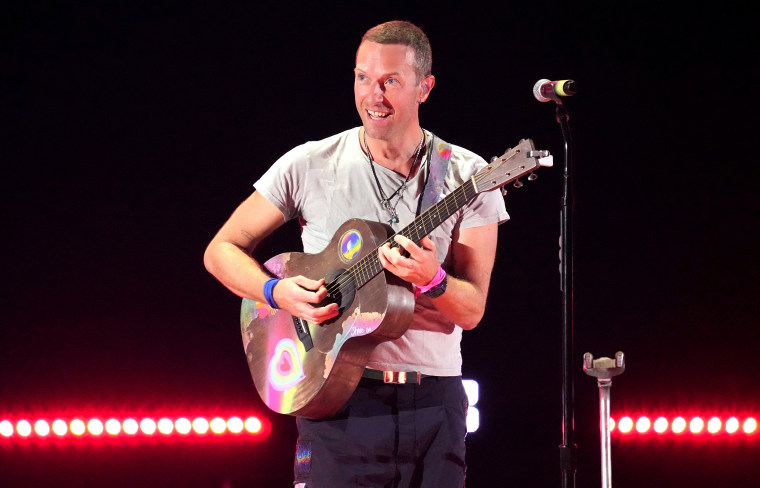 Coldplay actuando a Chris Martin.