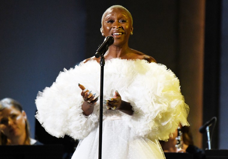 Cynthia Erivo actuando.