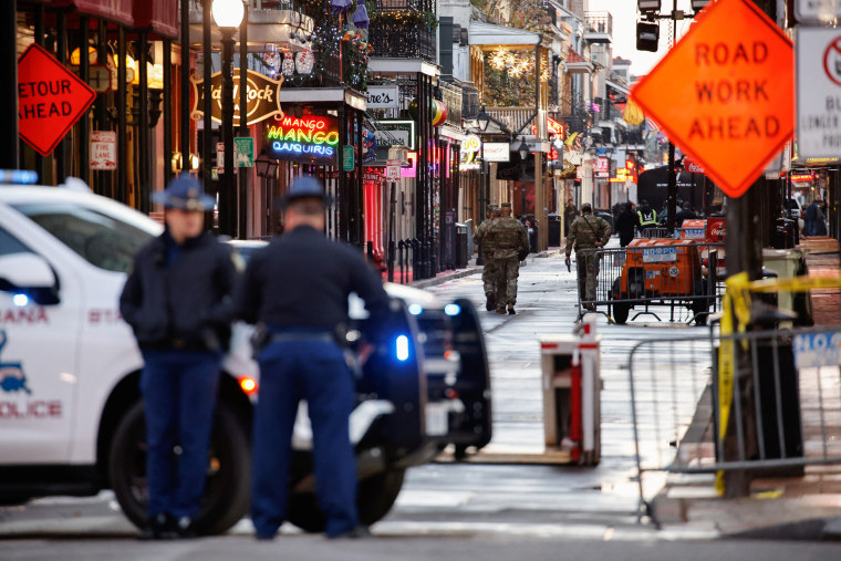 Bestuurder botst tegen menigte die nieuwjaarsdag viert in New Orleans