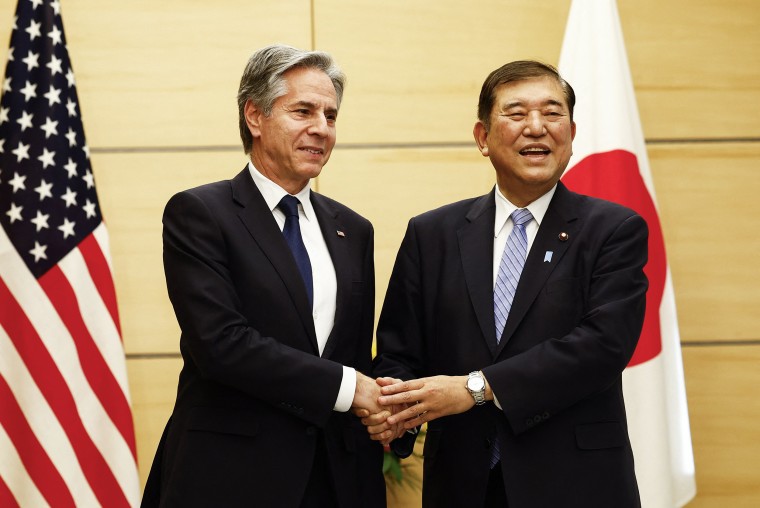 El Secretario de Estado Anthony Blinken con el Primer Ministro japonés Shigeru Ishiba