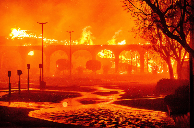 Pasadena Jewish Temple & Center on fire.