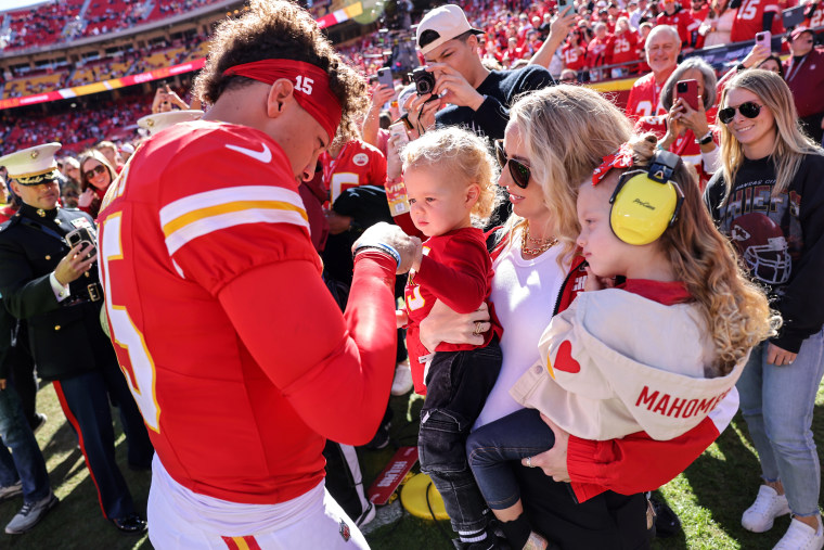 Kansas City Chiefs QB Patrick Mahomes, wife Brittany welcome third child