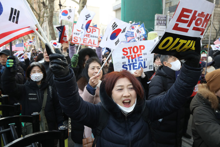 Image: South Korea Political Impasse Continues As Impeached President Yoon Attends Court