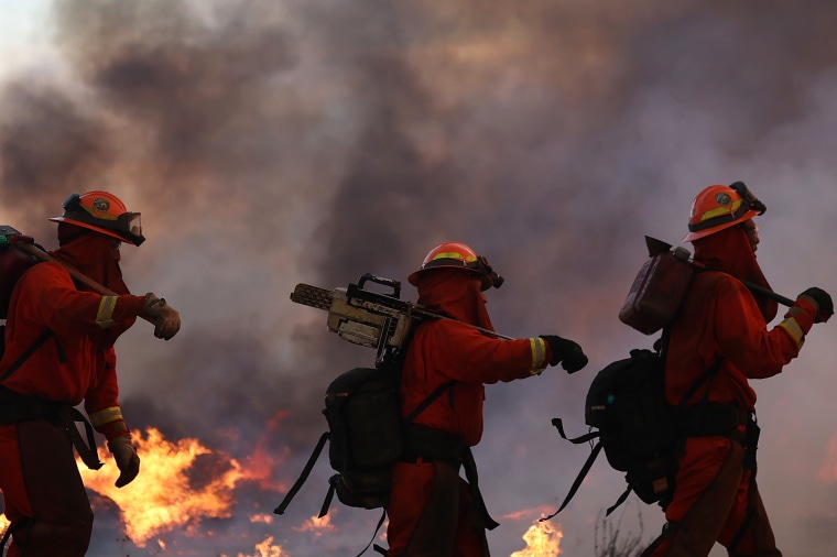 Imagen: Hughes de las fuerzas de evacuación de Hyuz Varchi de Los Ángeles en el norte