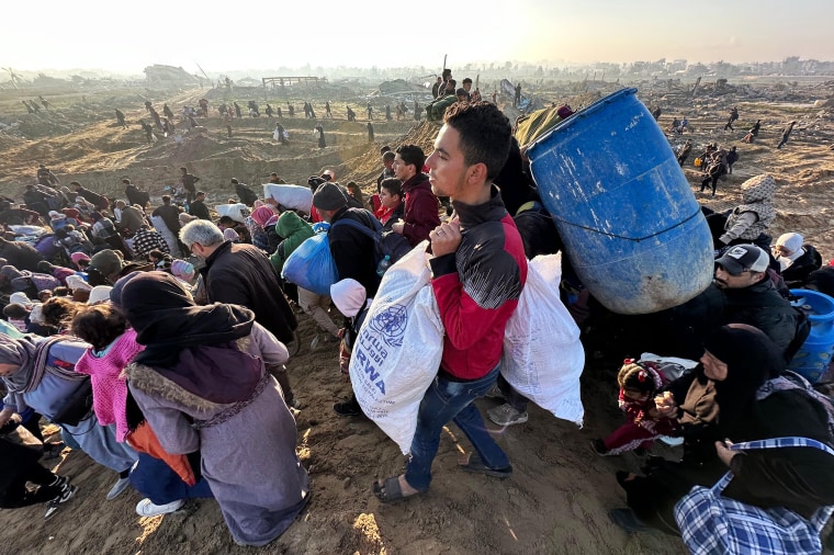 Civilians return to the north of Gaza