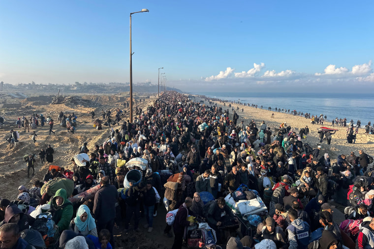 Civilians return to the north of Gaza