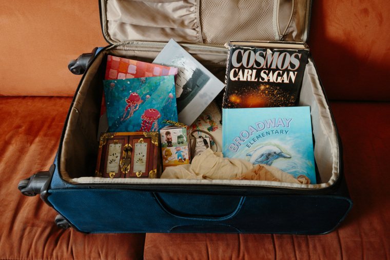 Among the items Jianling packed: “Cosmos,” a favorite book of hers, which her father gave her when she was young. 