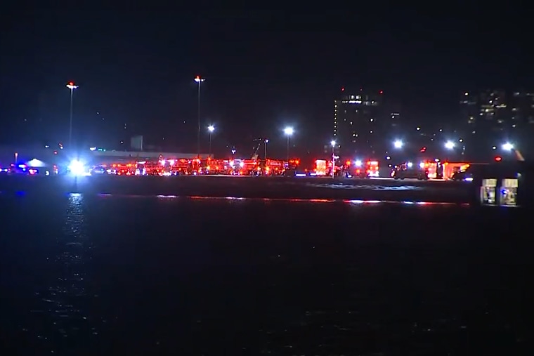 crash mid-air reagan national airport potomac river emergency responder lights