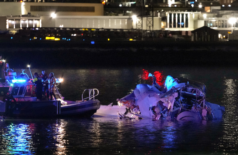 Image: Emergency teams respond to the plane accident near the Reagan National Airport