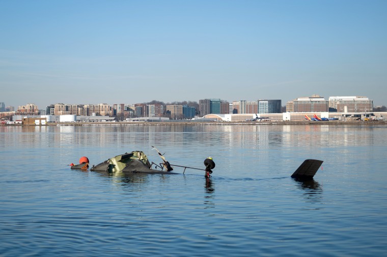 Image: American Airlines Plane And Black Hawk Helicopter Crash Near Reagan National Airport