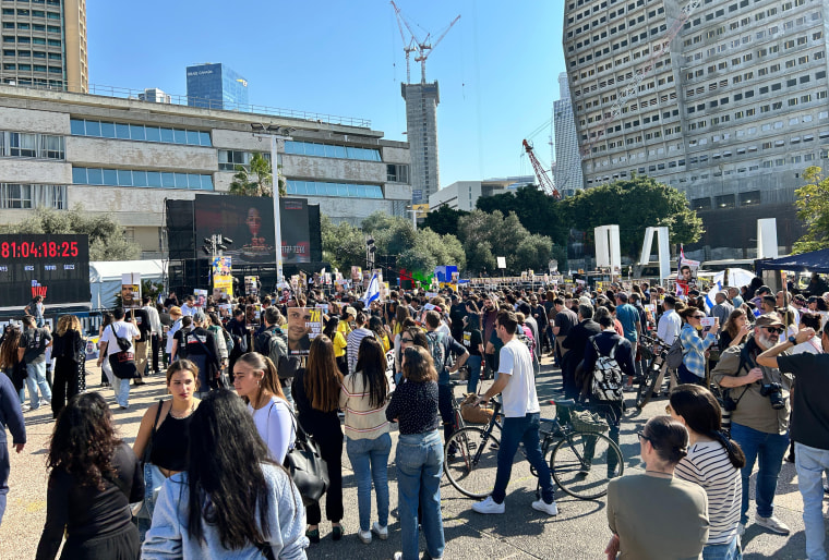 People's volumes are gathered on hostages square in Tel Aviv.