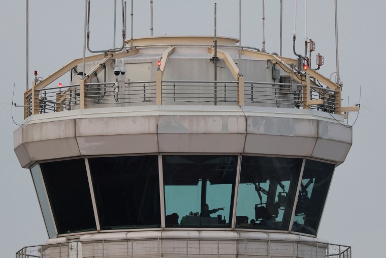 Imagen del control de tráfico aéreo en el Aeropuerto Nacional Ronald Reagan