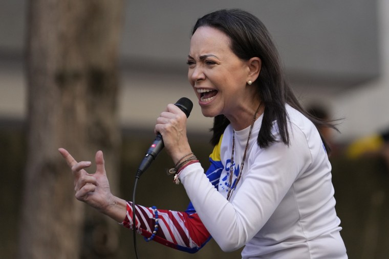 La líder opositora venezolana María Corina Machado se dirige a sus seguidores en una protesta en Caracas, Venezuela, el 9 de enero de 2025.