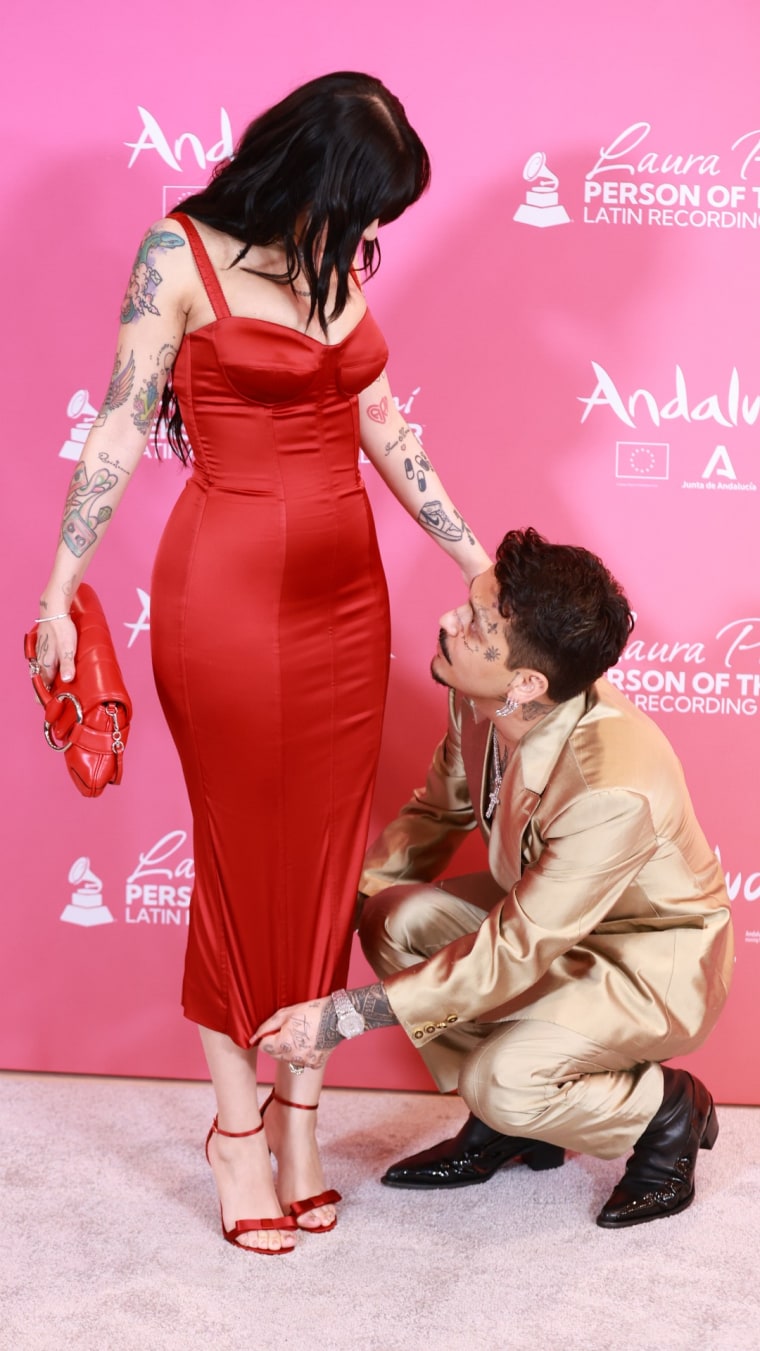 Cazzu con Christian Nodal en un evento de los Latin Grammy 2023 en España