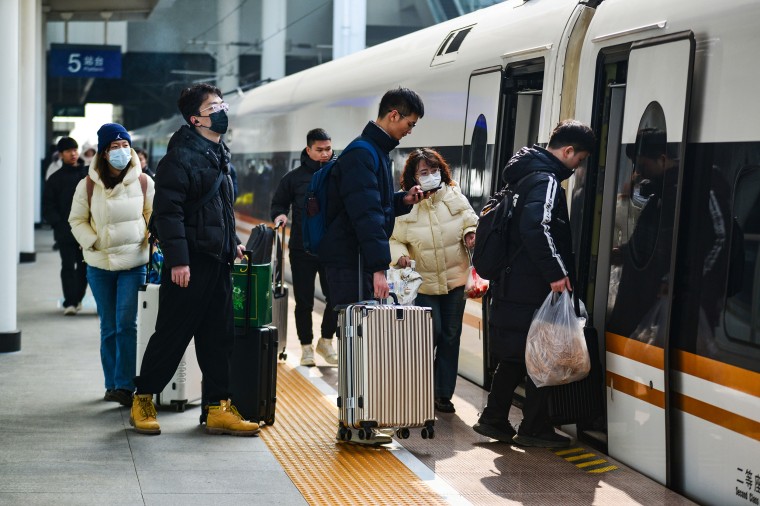 Spring Festival Travel Return Peak in Fuyang