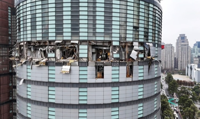 O Corpo de Bombeiros disse que o suspeito de gás explodiu em uma loja de departamentos na cidade de Taiwan, Taichung, matou pelo menos quatro pessoas e feriu 20 pessoas, informou o corpo de bombeiros.