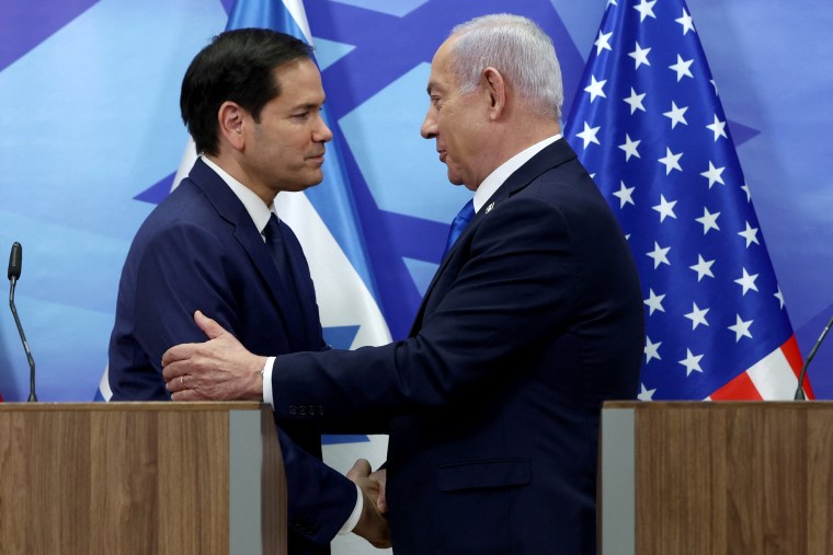 El secretario de Estado de los Estados Unidos, Marco Rubio, y el primer ministro israelí Benjamin Netanyahu durante una conferencia de prensa en la oficina del Primer Ministro en Jerusalén el domingo.