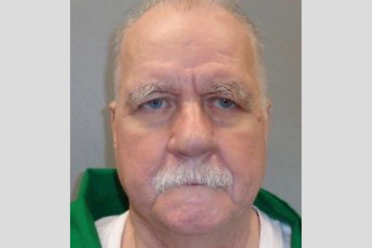 Brad Sigmon, who was decided to hit the parents' parents separated in Green Ville County in 2001. In the picture that does not specify the date.  