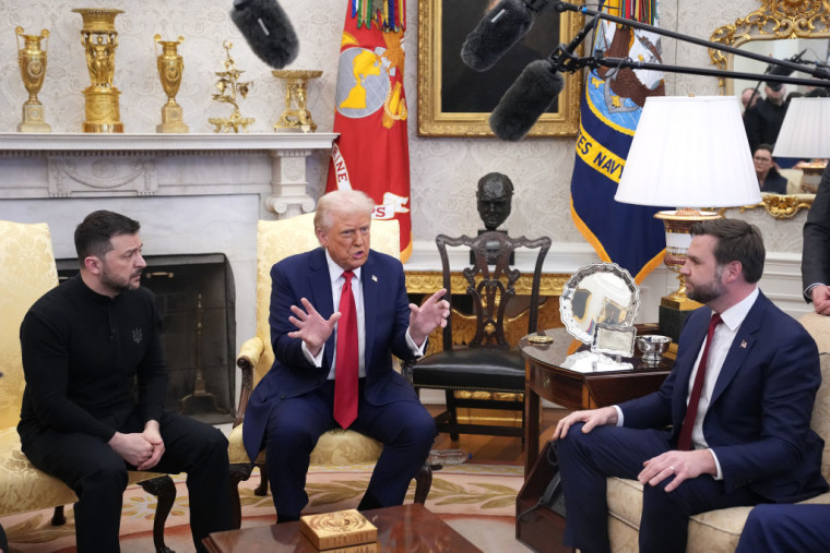 Donald Trump, JD Vance, y el presidente de Ucrania, Volodymyr Zelensky, el 28 de febrero de 2025.