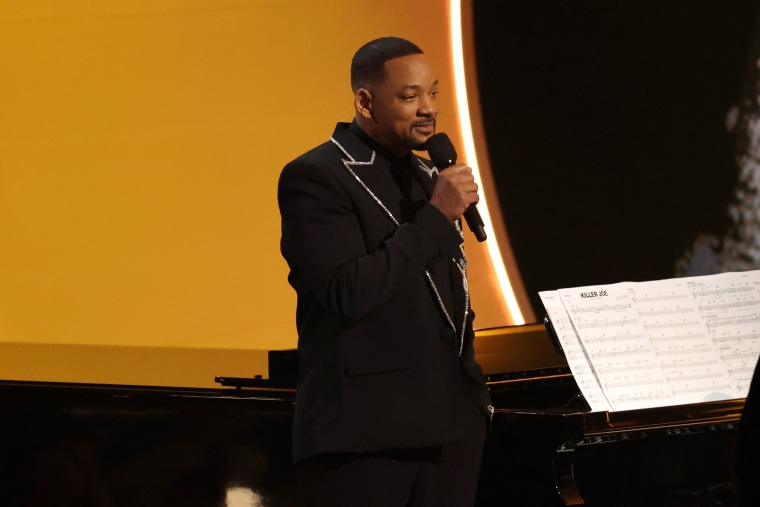 Will Smith fala no palco durante o 67º Grammy Awards na Crypto.com Arena em 2 de fevereiro de 2025 em Los Angeles, Califórnia.