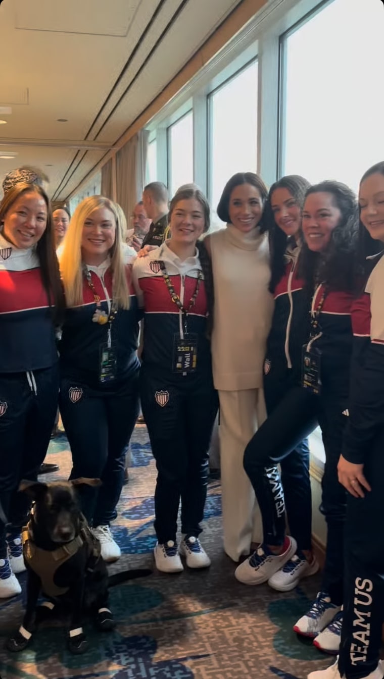 Meghan Markle menghabiskan waktu bersama Team USA pada hari pertama pertandingan.