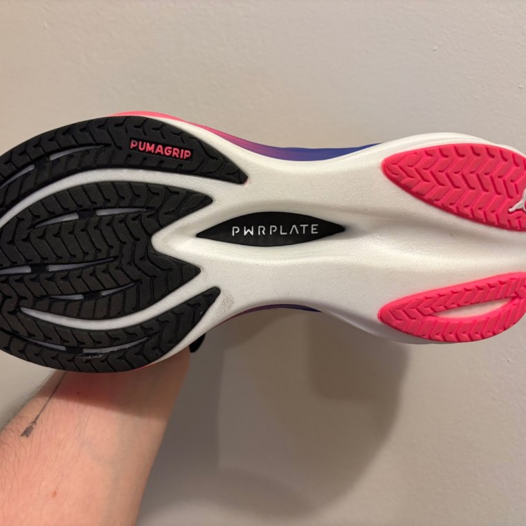 The cutout in the outsole of the Puma Deviate Nitro 3 running shoe that shows its carbon plate.