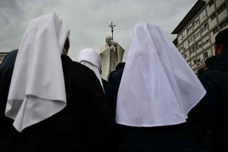 Image: ITALY-VATICAN-POPE-HEALTH