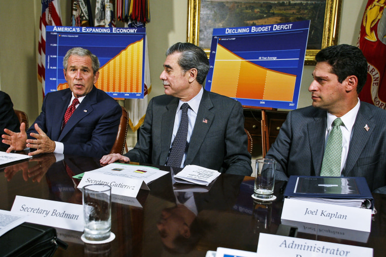 Bush Meets With Economic Team