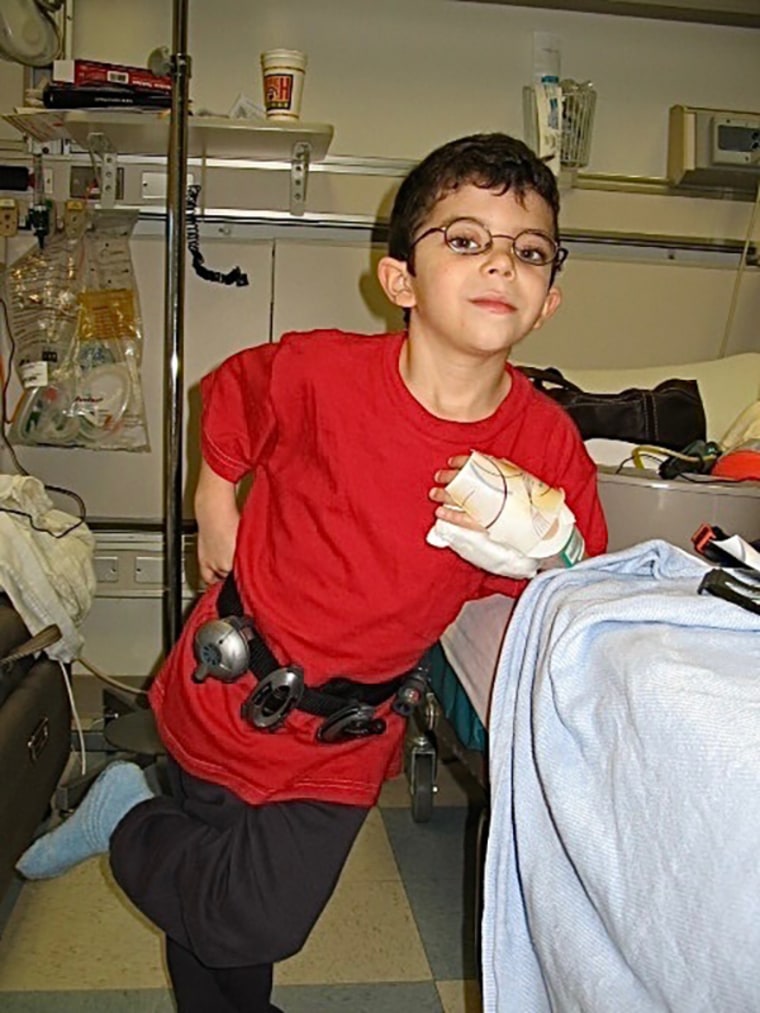 Gracen tem 6 anos, enquanto está em seu hospital.