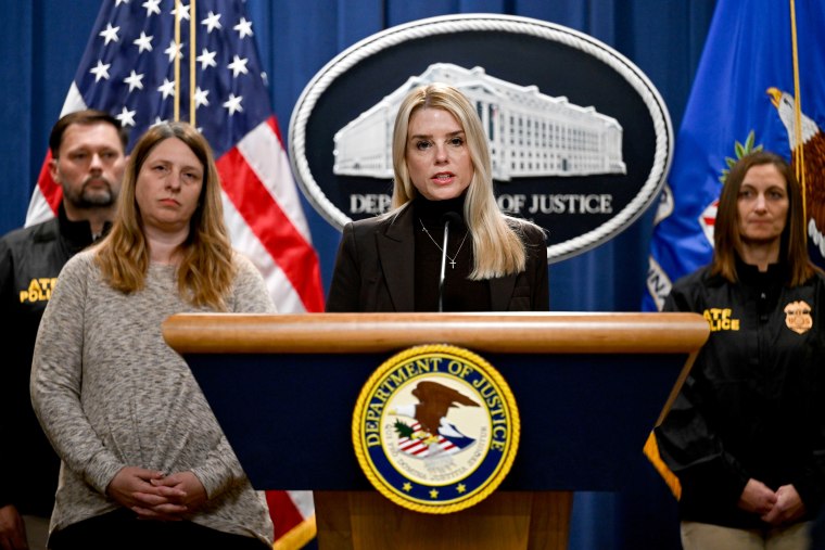 Pam Bondi Says US DOJ Has Sued New York Over Immigration Case podium atf agent