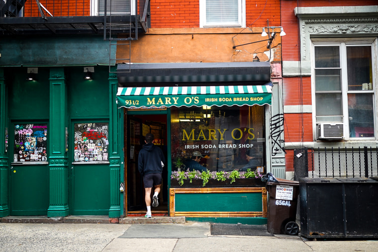 Mary e sua loja na vila oriental de Nova York.