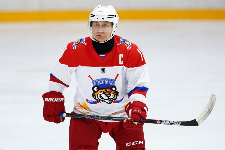 El presidente ruso, Vladimir Putin, durante un partido de hockey sobre hielo