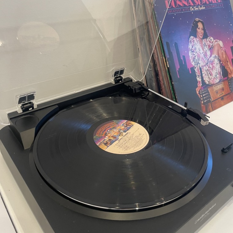 thumbnail image 2 of Audio-Technica AT-LP60 Fully Automatic Belt-Drive Stereo Turntable For... 2 of 11