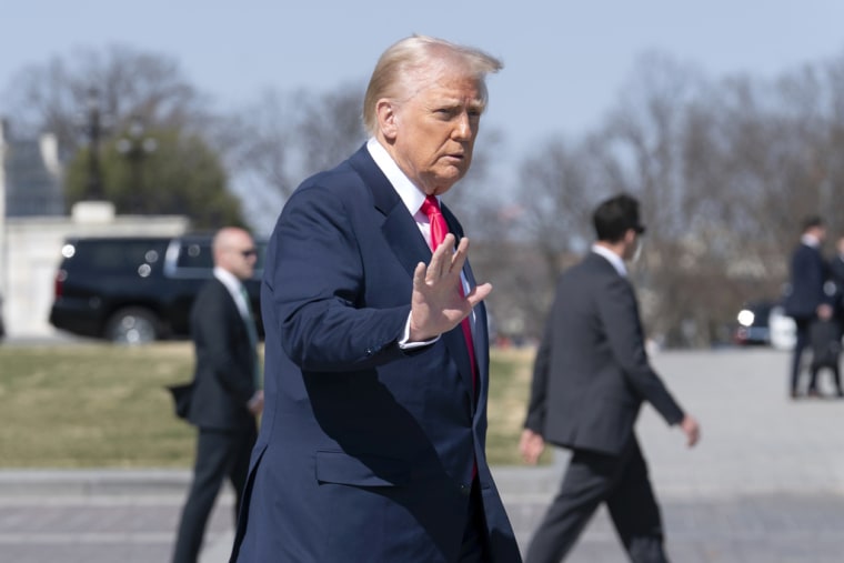 El presidente de la Corte Suprema rechaza llamado de Trump a llevar a  juicio político a juez que falló contra sus deportaciones