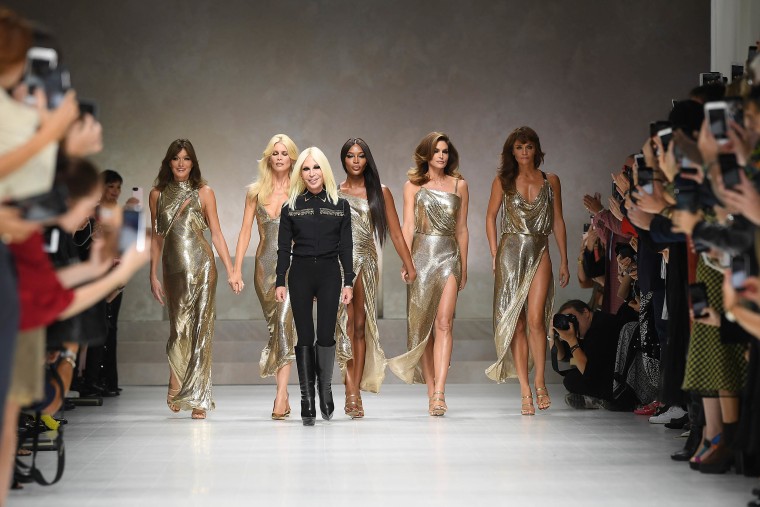 Carla Bruni, Claudia Schiffer, Donatella Versace, Naomi Campbell, Cindy Crawford and Helena Christensen 